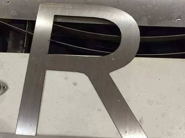 Plasma cutting machine